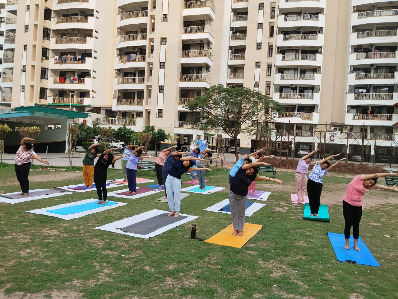 जीरकपुर में योग प्रशिक्षक उषा रानी द्वारा प्रतिदिन 6 योग शालाएं स्थापित की जा रही हैं-एसडीएम अमित गुप्ता।